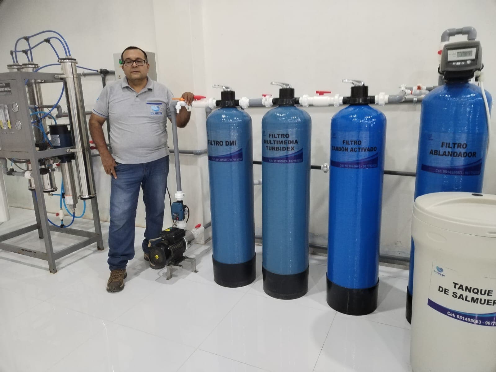 Planta de tratamiento completa con filtro DMI, multimedia turbidex, carbón activado y ablandador junto a ósmosis inversa.